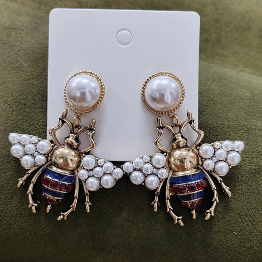 1 Pair Luxurious Figurine Pendant White Pearl Metal Earrings / Ruchi