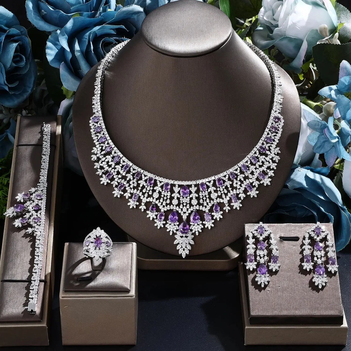 Women's Metallic Earring And Necklace Set / Ruchi