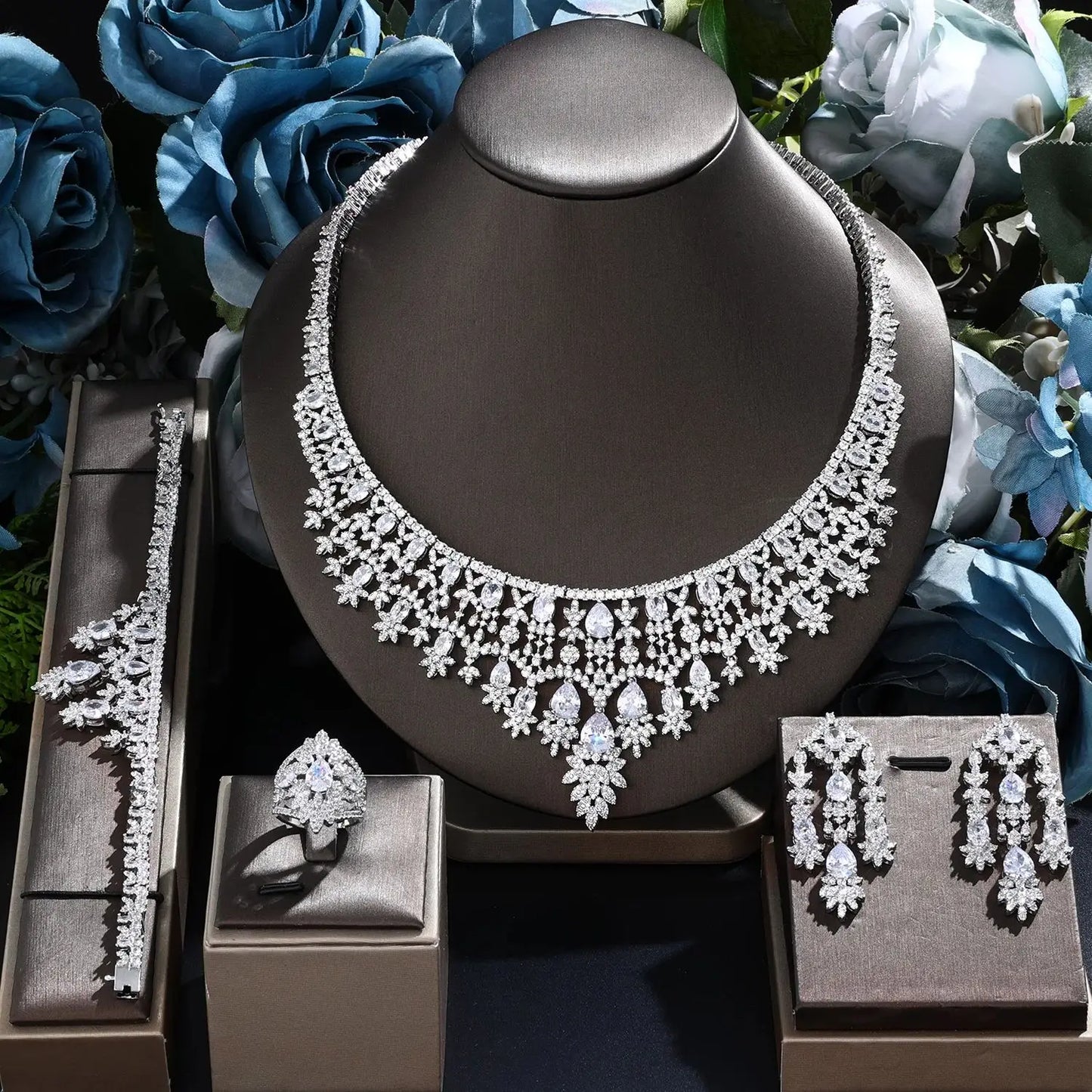 Women's Metallic Earring And Necklace Set / Ruchi