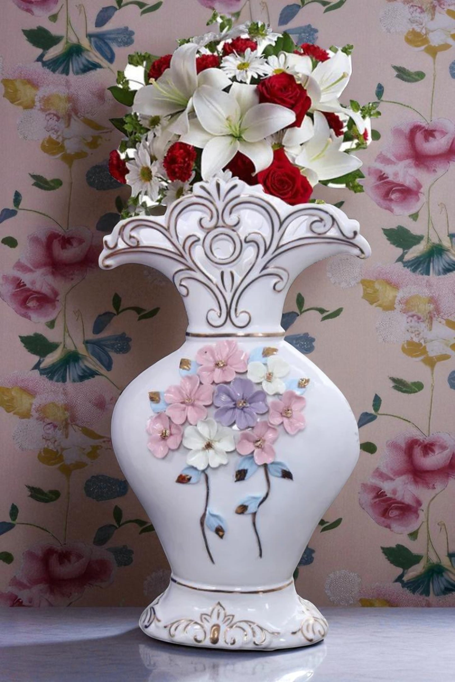 Eye-Catching Ceramic Flower Vase / Ruchi