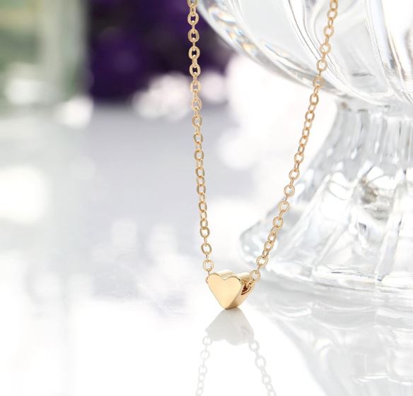 Golden Love Pendant Necklace Women / Ruchi