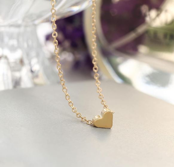 Golden Love Pendant Necklace Women / Ruchi