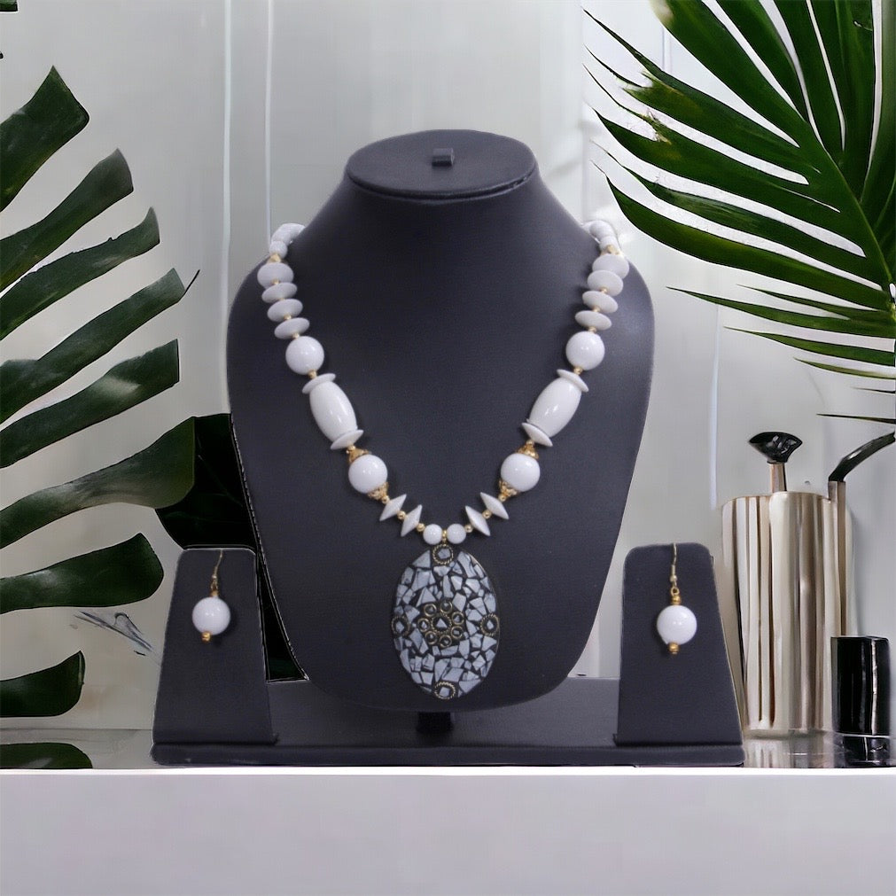 White Beaded Wooden Necklace Set / Ruchi