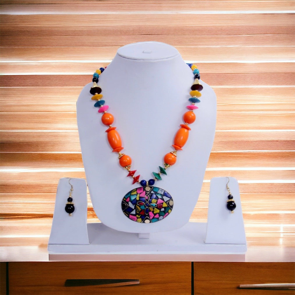 Wooden Beaded Necklace And Hoop Earrings / Ruchi
