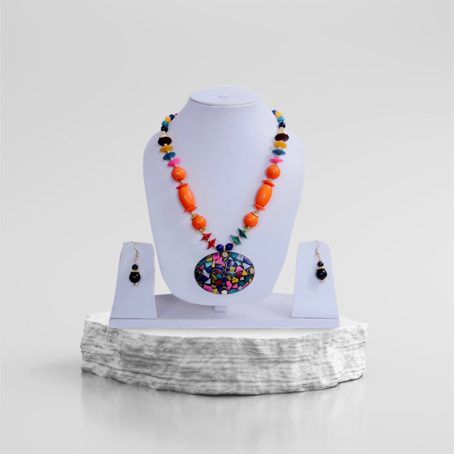 Wooden Beaded Necklace And Hoop Earrings / Ruchi