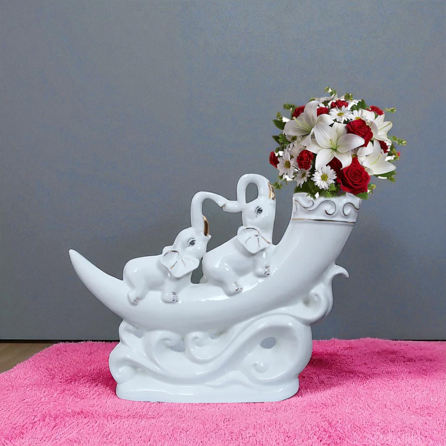 Shiny White Ceramic Flower Vase / Ruchi