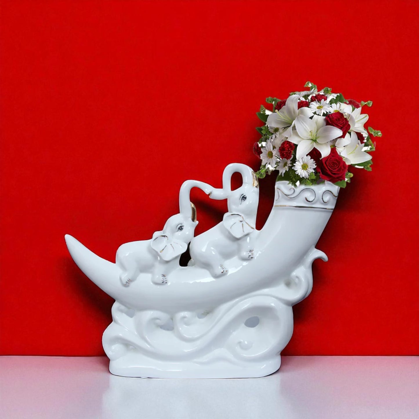 Shiny White Ceramic Flower Vase / Ruchi
