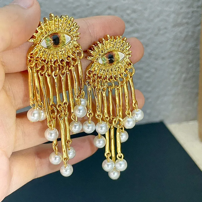 Royal Eye Design Metallic Pearl Earrings / Ruchi