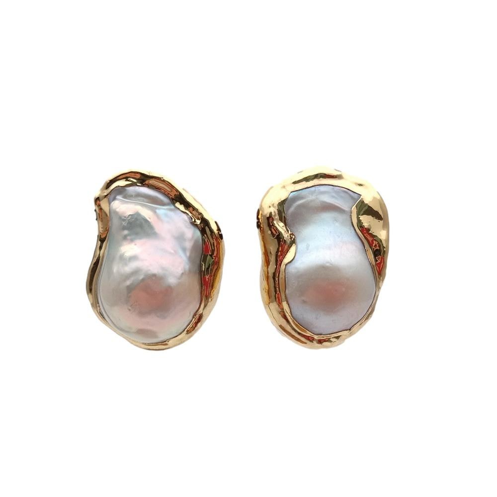 1 Pair Baroque White Pearl Gold Plated Stud Earrings / Ruchi