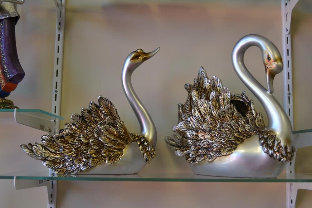 Enthralling Attractive Porcelain Embellishing Show Piece / Ruchi