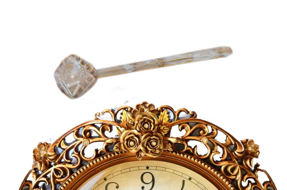 Classic Bronze Round Wall Clock / Ruchi