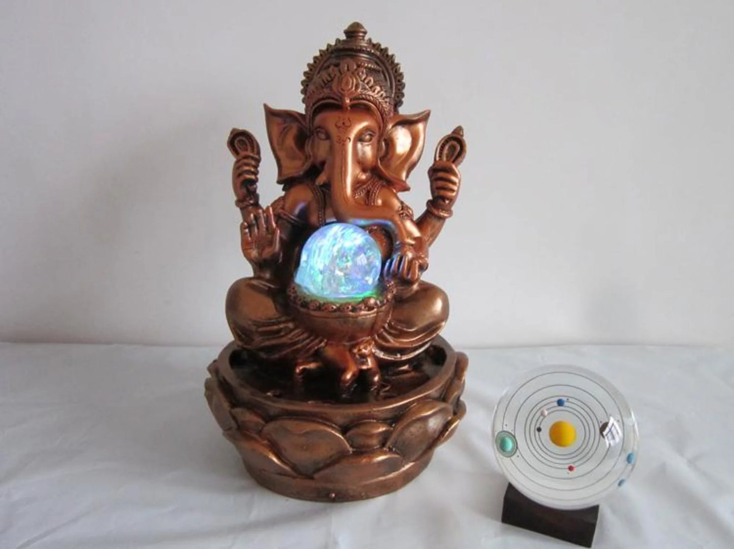 Thoughtful Resin Decorative Fountain / Ruchi
