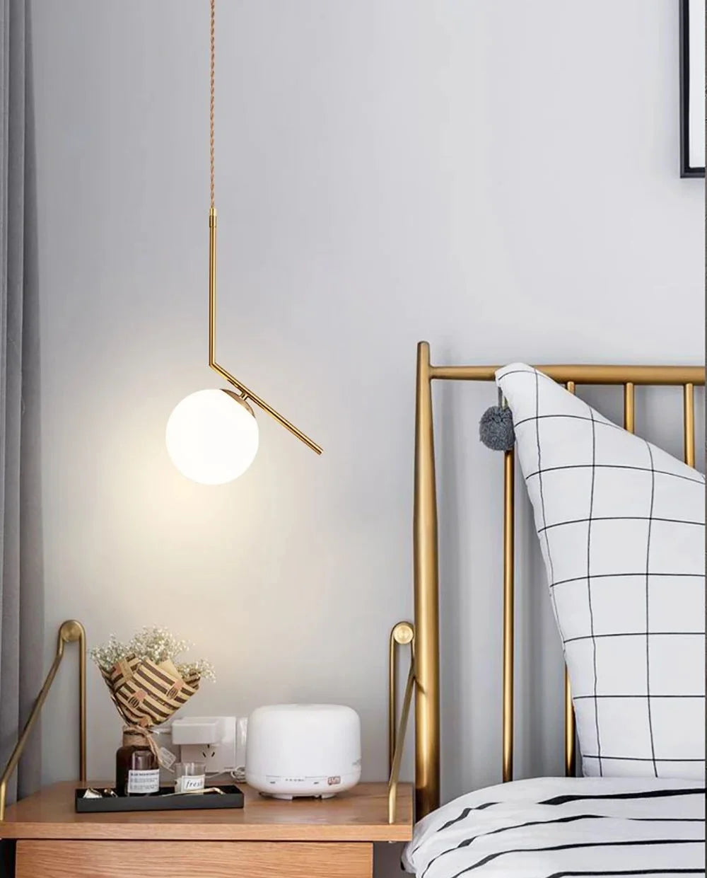 White Round Glass Pendant Light / Ruchi