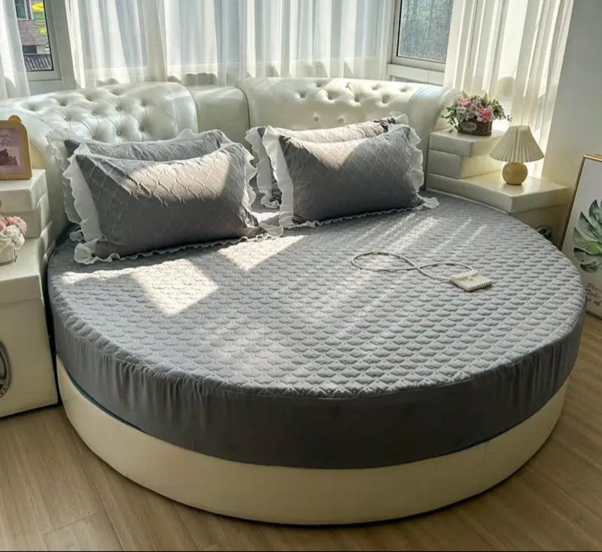 Cotton Round Fitted Bedsheet And Pillows / Ruchi