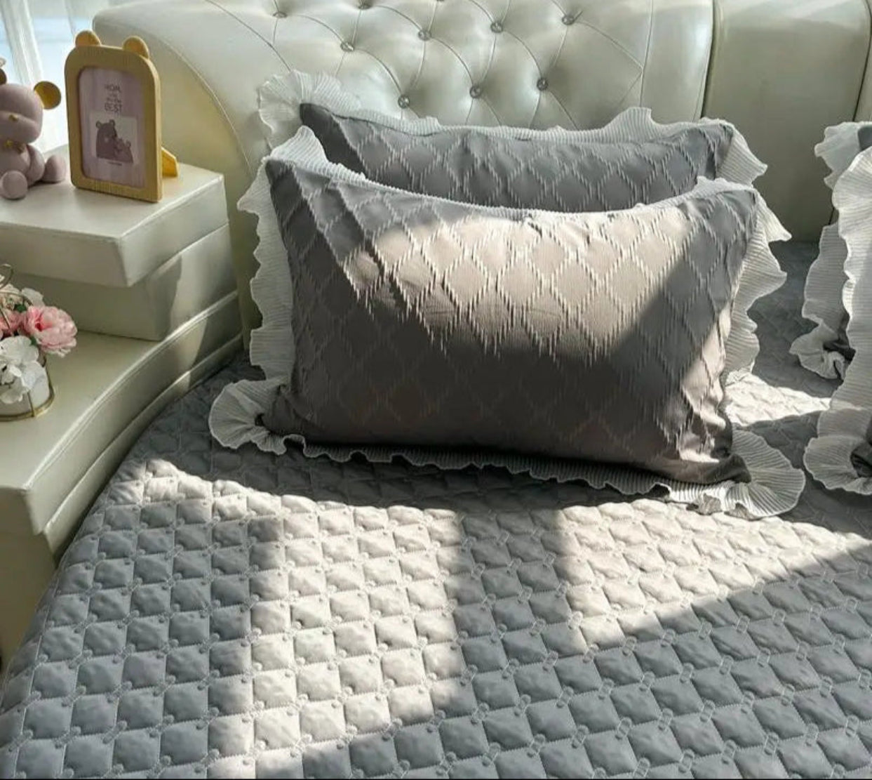 Cotton Round Fitted Bedsheet And Pillows