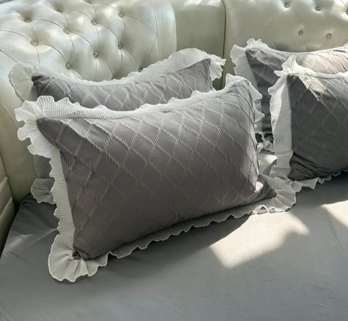 Cotton Round Fitted Bedsheet And Pillows / Ruchi