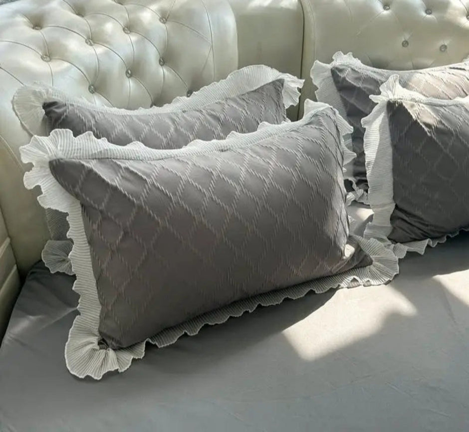 Cotton Round Fitted Bedsheet And Pillows / Ruchi