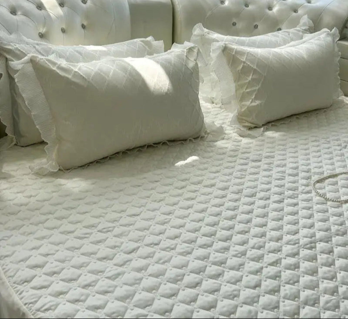 Cotton Round Fitted Bedsheet And Pillows