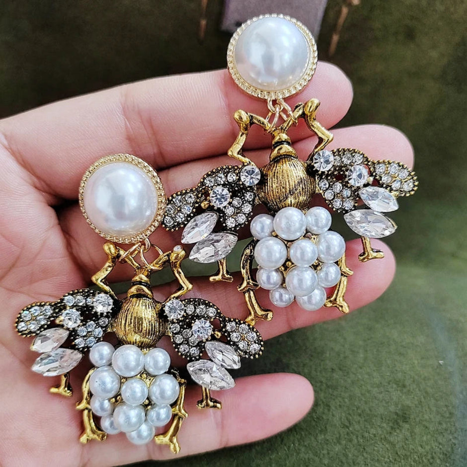 Luxurious Fashion Design Pearl Metal Earrings / Ruchi