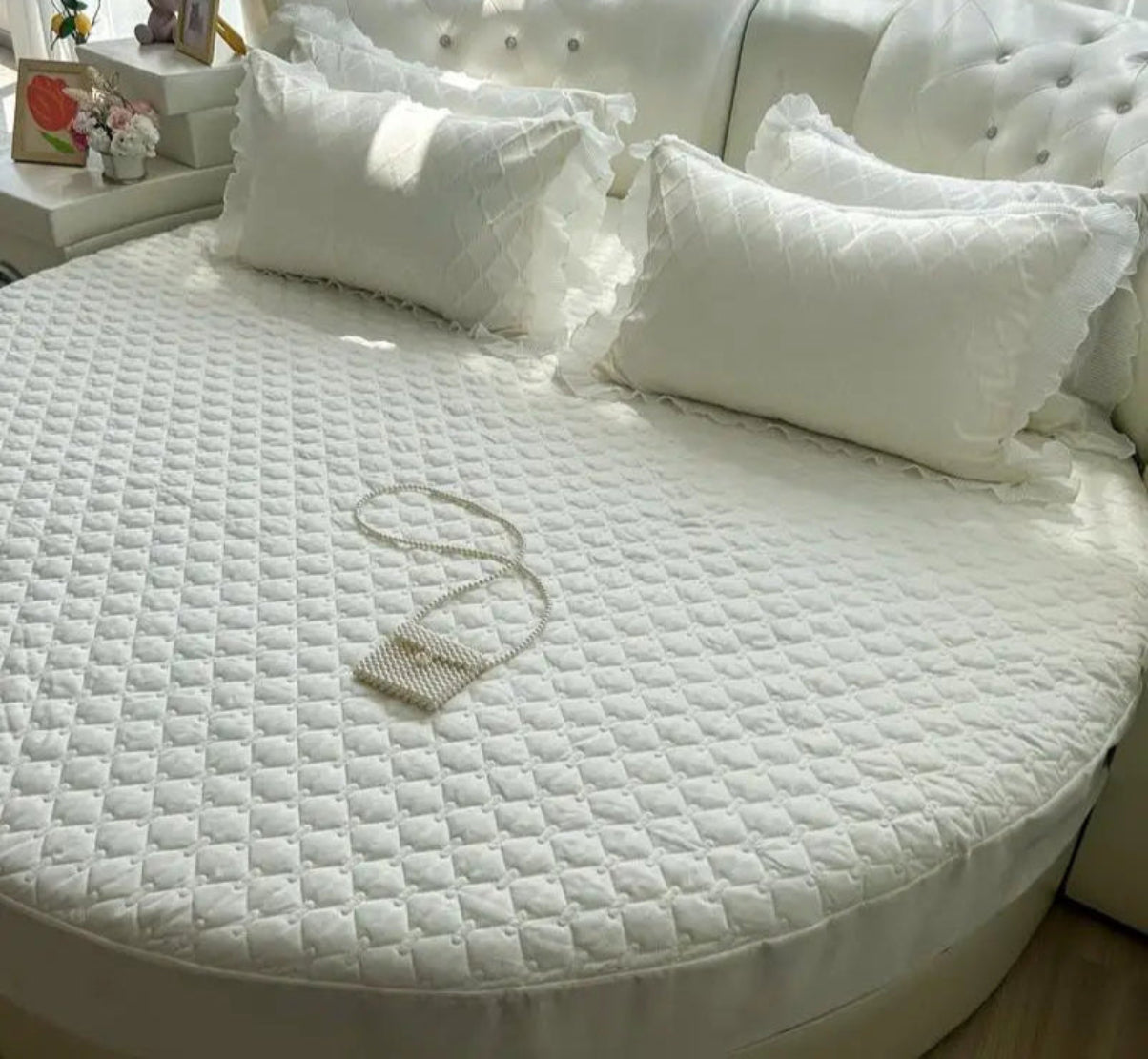 Cotton Round Fitted Bedsheet And Pillows / Ruchi