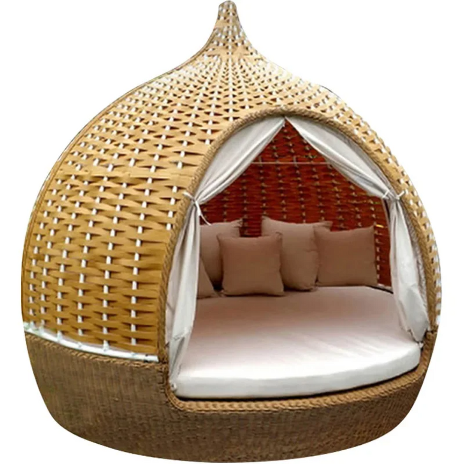 Rattan Round Outdoor Daybed / Ruchi