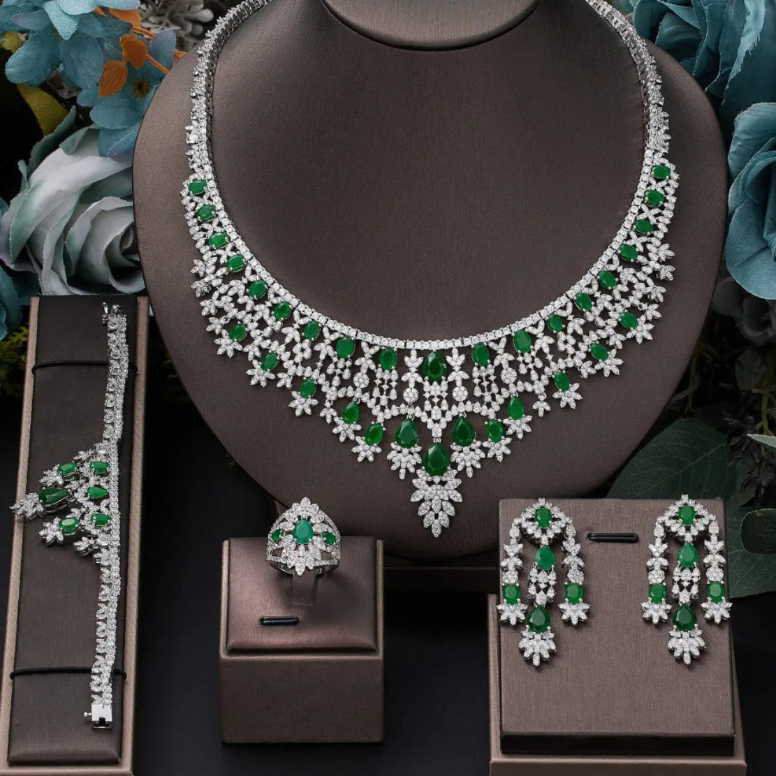 Women's Metallic Earring And Necklace Set / Ruchi