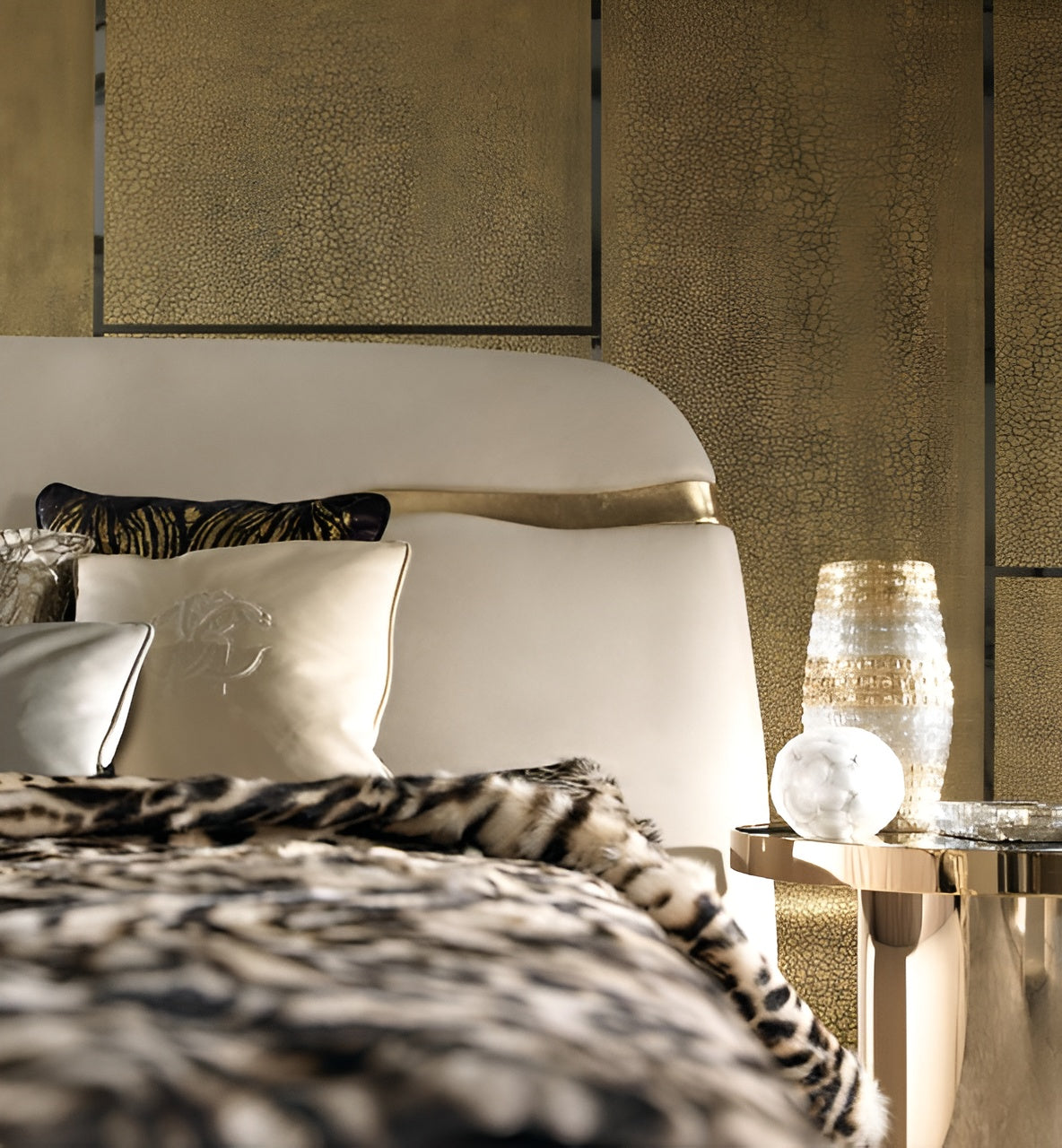 Crackel Design Leather Bedroom Set / Ruchi