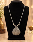 Traditional Ganesha Teardrop Alloy Pendant Necklace / Ruchi