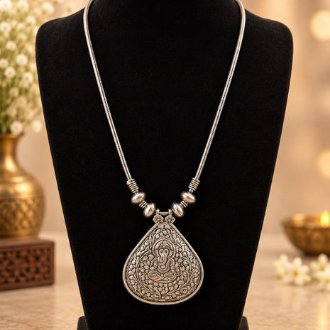 Traditional Ganesha Teardrop Alloy Pendant Necklace / Ruchi