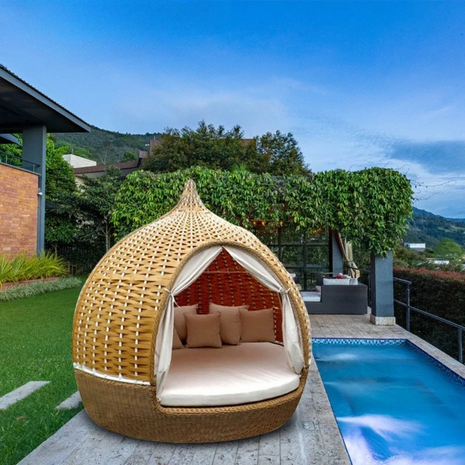 Rattan Round Outdoor Daybed / Ruchi