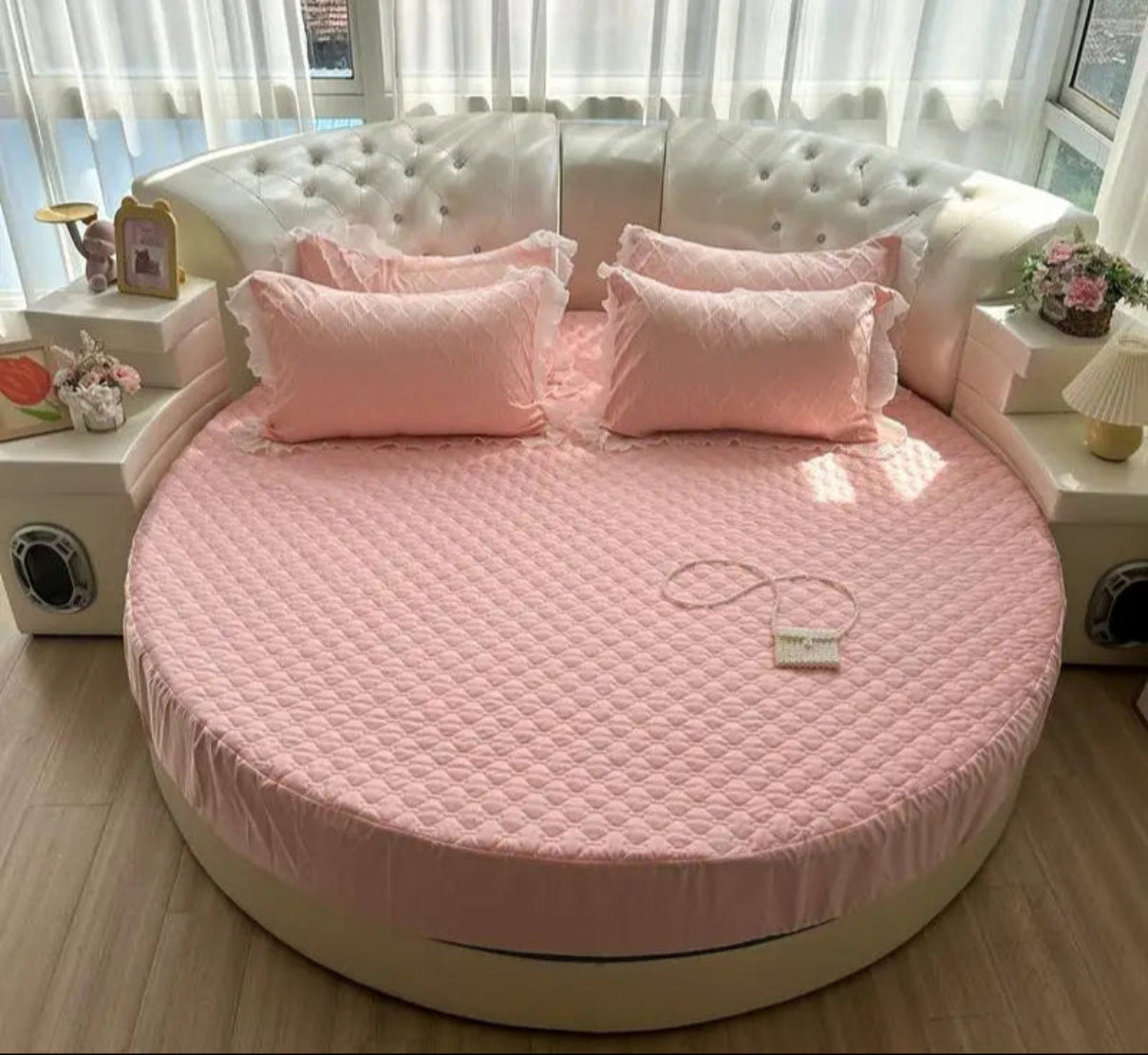 Cotton Round Fitted Bedsheet And Pillows / Ruchi