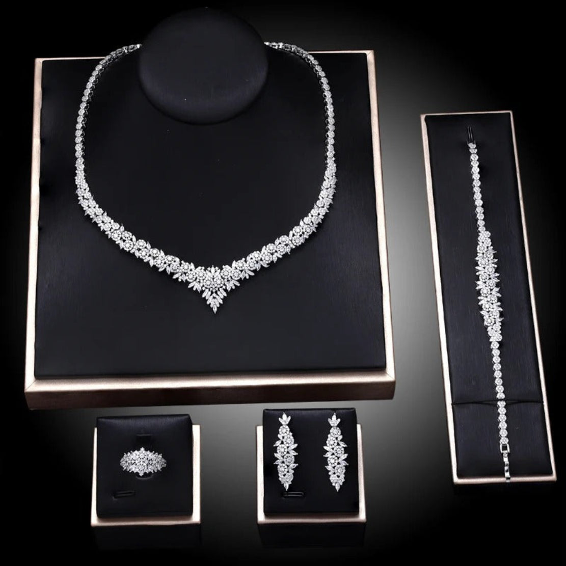Exquisitely Crafted Crystal Metal Jewelry Set / Ruchi