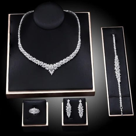 Exquisitely Crafted Crystal Metal Jewelry Set / Ruchi