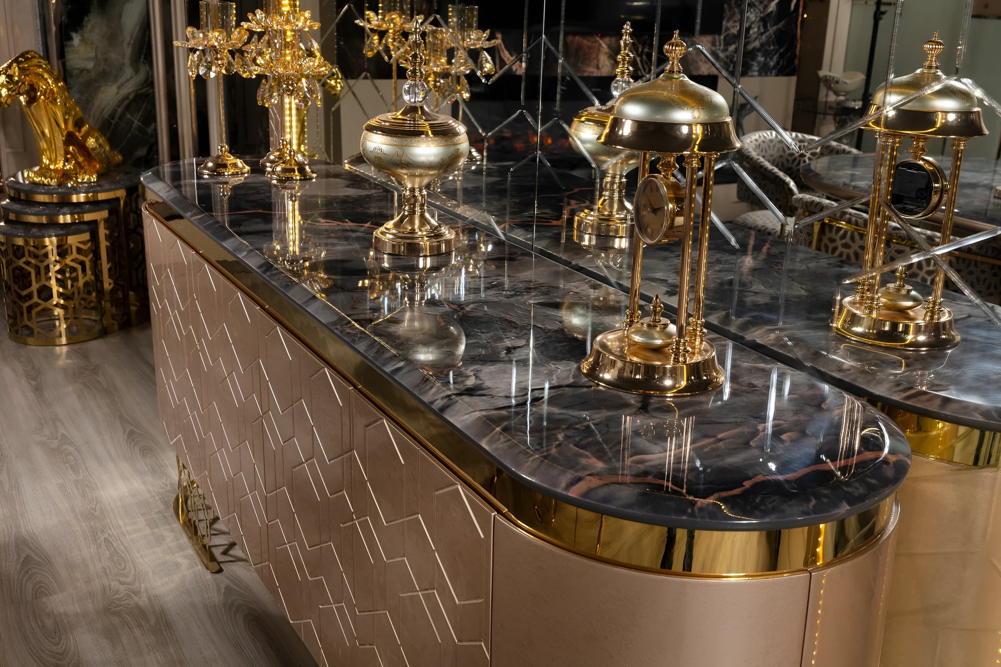 Shiny Marble Top Dining Table Set / Ruchi