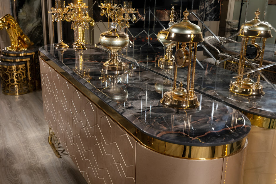 Shiny Marble Top Dining Table Set / Ruchi