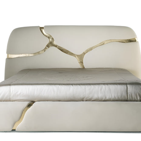 Crackle Design Leather Bed / Ruchi