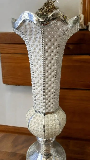 Modern Long Neck Flower Vase Decor / Ruchi