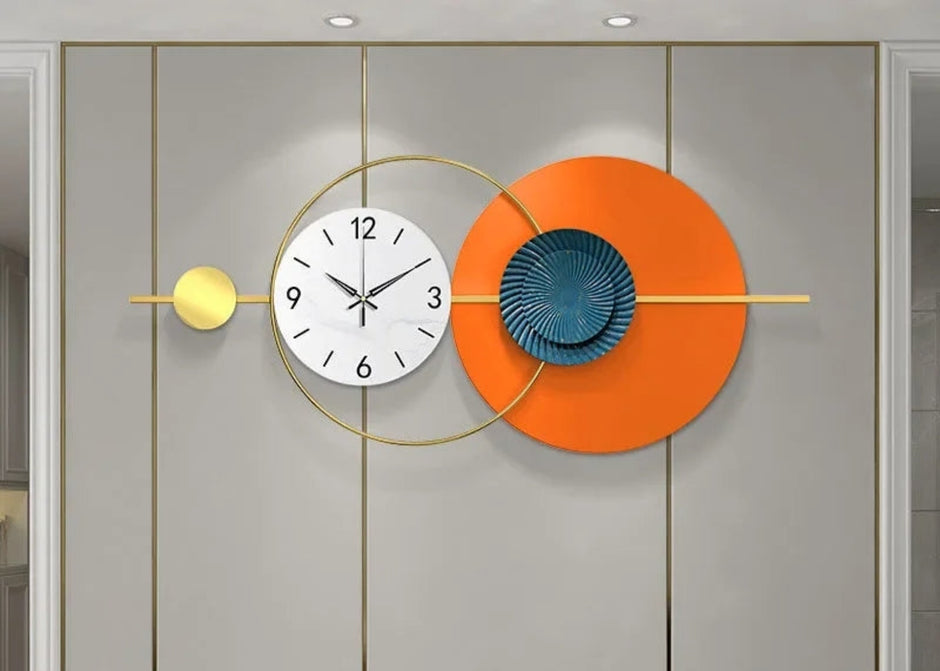 Modern Metallic Wall Clock Decor / Ruchi