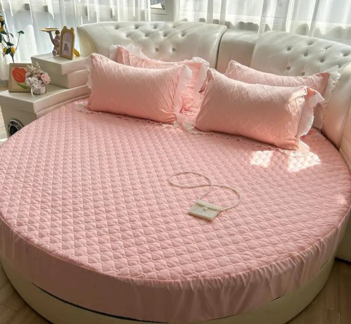Cotton Round Fitted Bedsheet And Pillows / Ruchi
