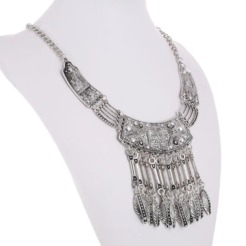 Antique Boho Leaf Style Necklace / Ruchi