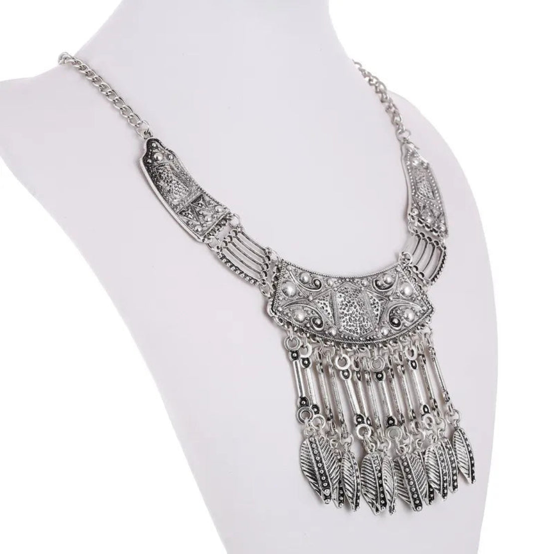 Antique Boho Leaf Style Necklace / Ruchi