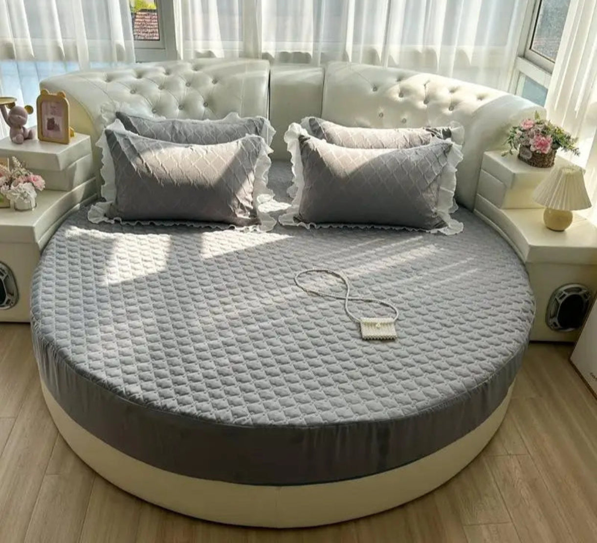 Cotton Round Fitted Bedsheet And Pillows