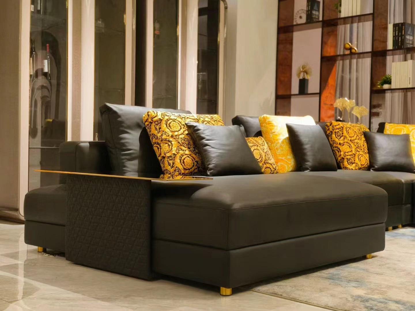 Spacious Leather Modular Sectional Sofa With Chaise / Ruchi