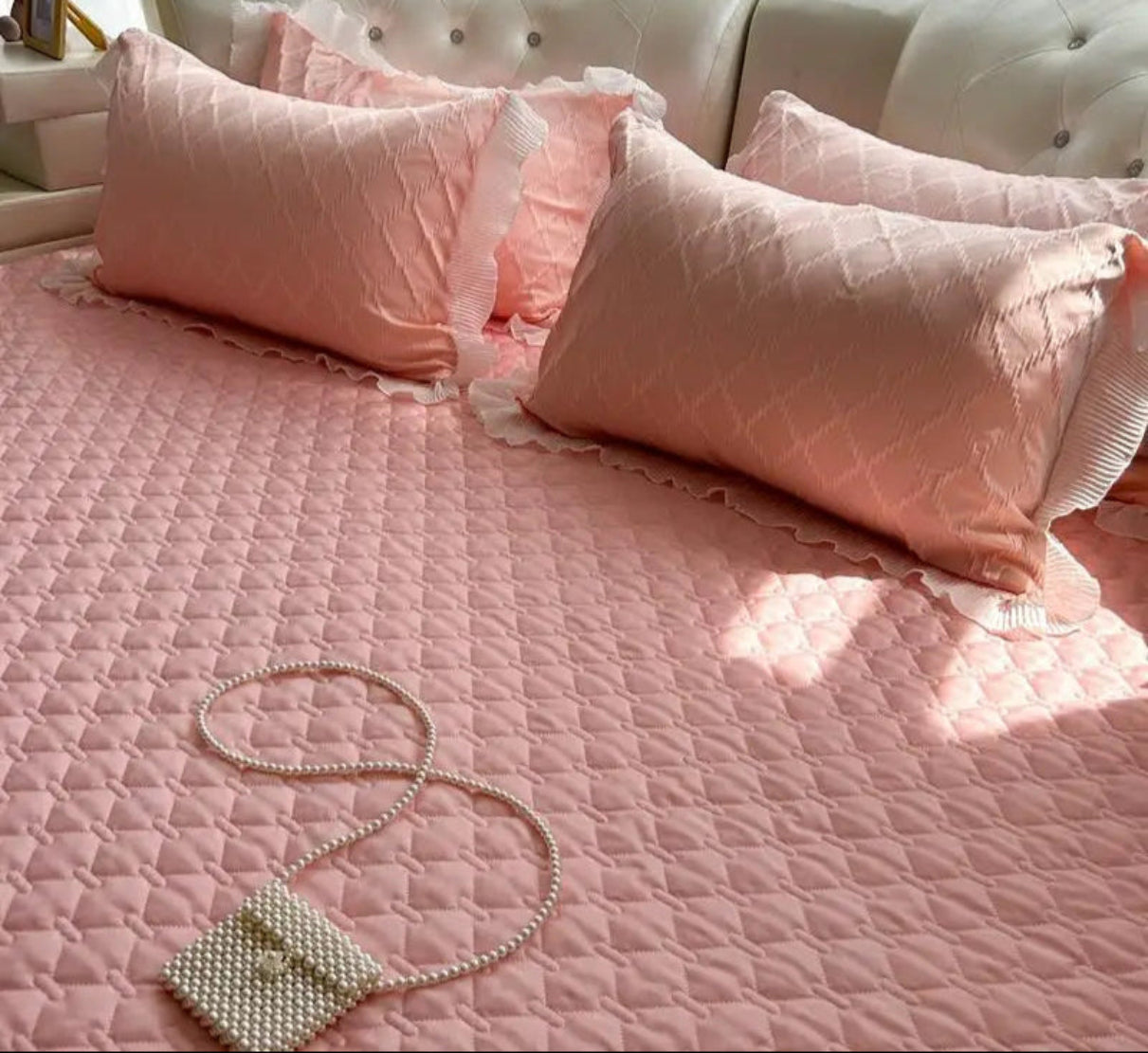Cotton Round Fitted Bedsheet And Pillows / Ruchi