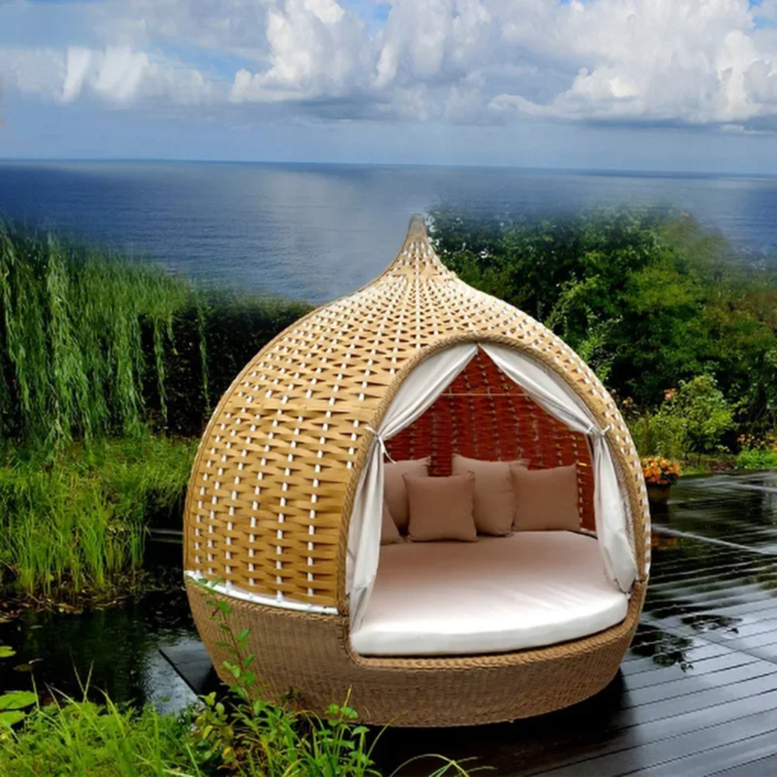 Rattan Round Outdoor Daybed / Ruchi