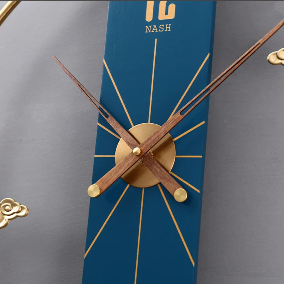 Modern Wall Clock With Pendulum / Ruchi