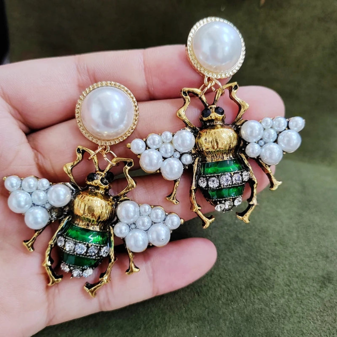 Luxurious Fashion Design Pearl Metal Earrings / Ruchi