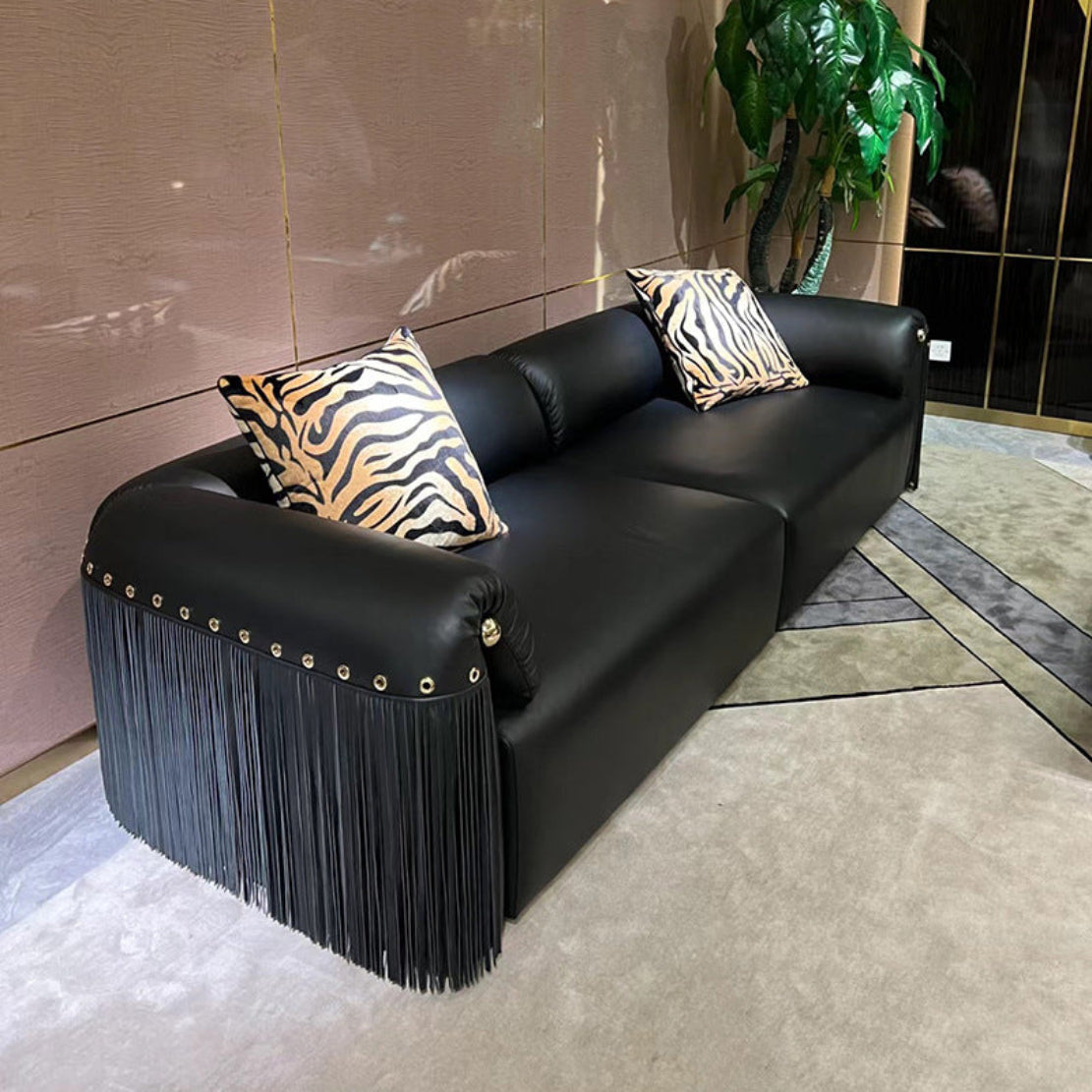 Italian Style Leather Sofa / Ruchi
