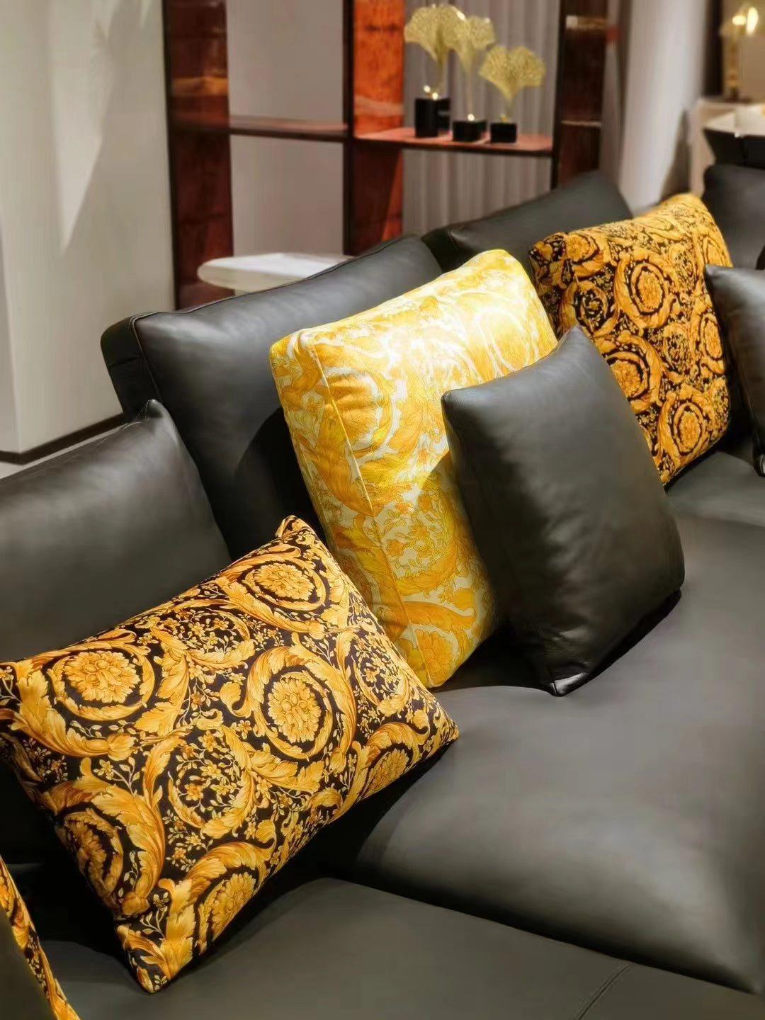 Spacious Leather Modular Sectional Sofa With Chaise / Ruchi