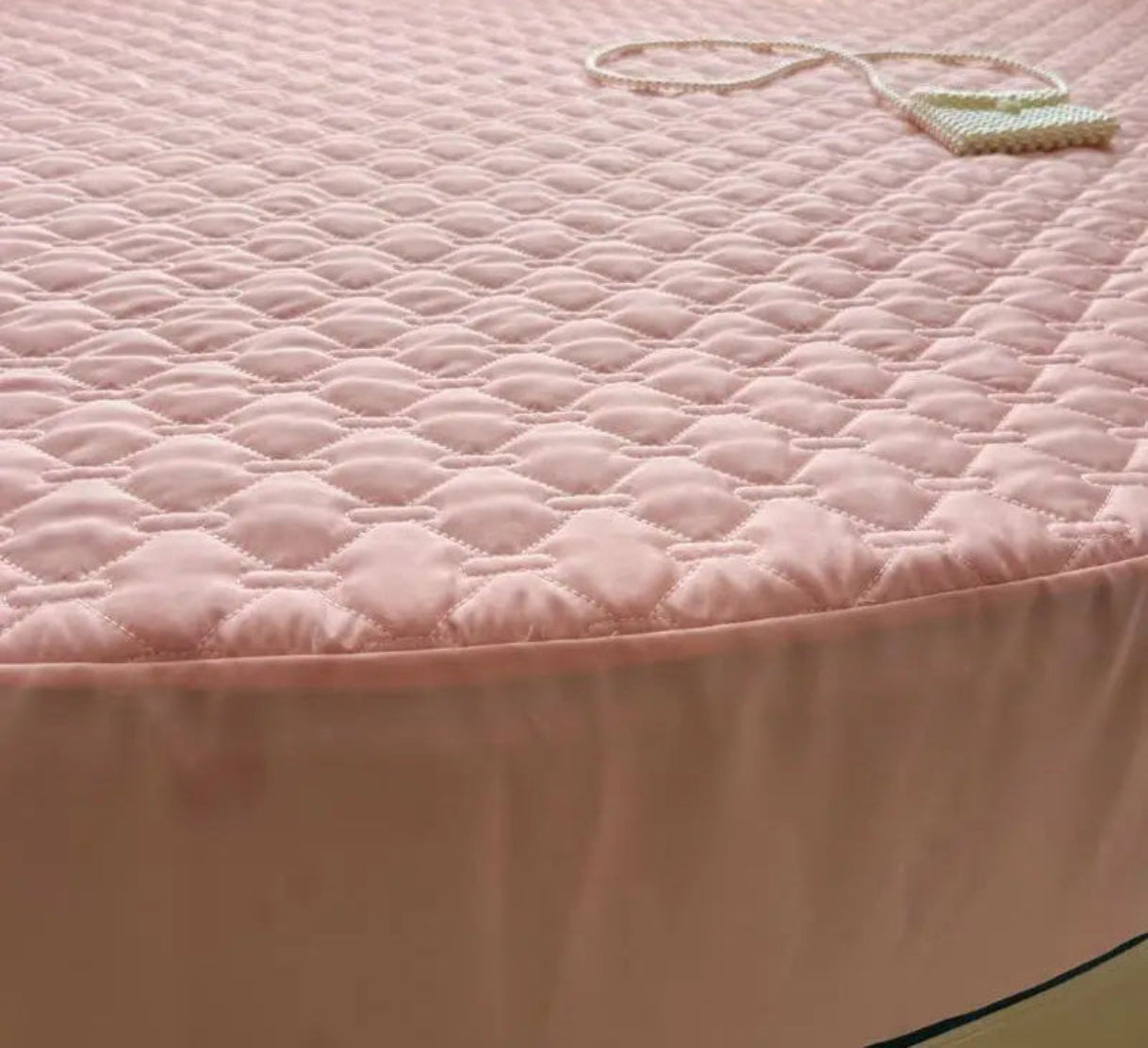 Cotton Round Fitted Bedsheet And Pillows / Ruchi